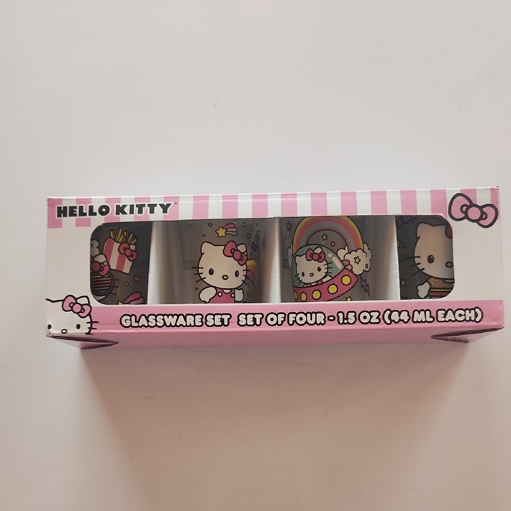 Hello Kitty Glassware Set of 4 NWT